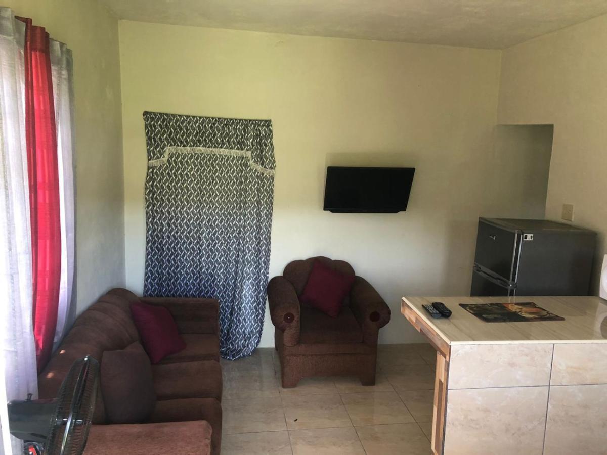 Apartmentswestvillage 2Bedroom モンテゴ・ベイ エクステリア 写真